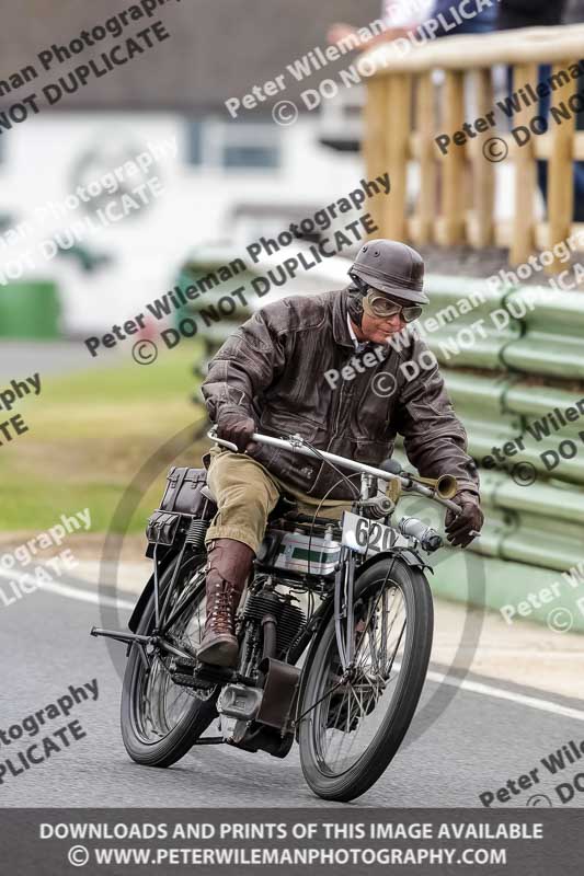 Vintage motorcycle club;eventdigitalimages;mallory park;mallory park trackday photographs;no limits trackdays;peter wileman photography;trackday digital images;trackday photos;vmcc festival 1000 bikes photographs